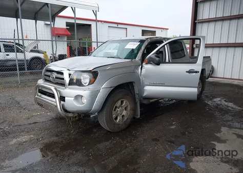 2010 Toyota Tacoma Prerunner V6 z USA, uszkodzony, nr VIN 3TMJU4GNXAM106035